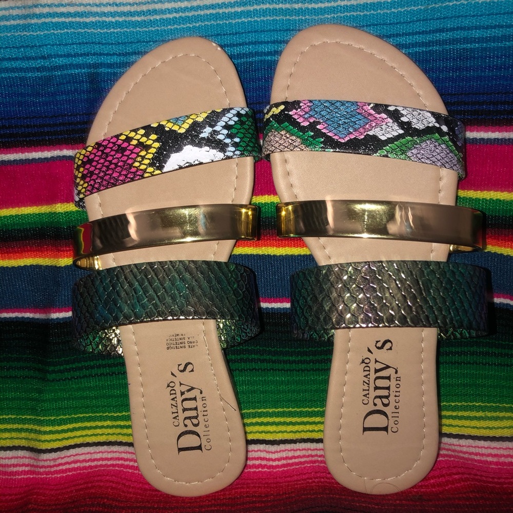 Colorful Gold Strip Sandals 💛